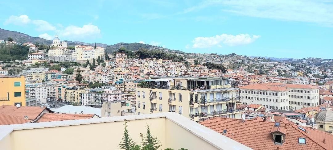 Dimora Bellavista,Garage Privato,Due Piani Apartment Сан Ремо Екстериор снимка